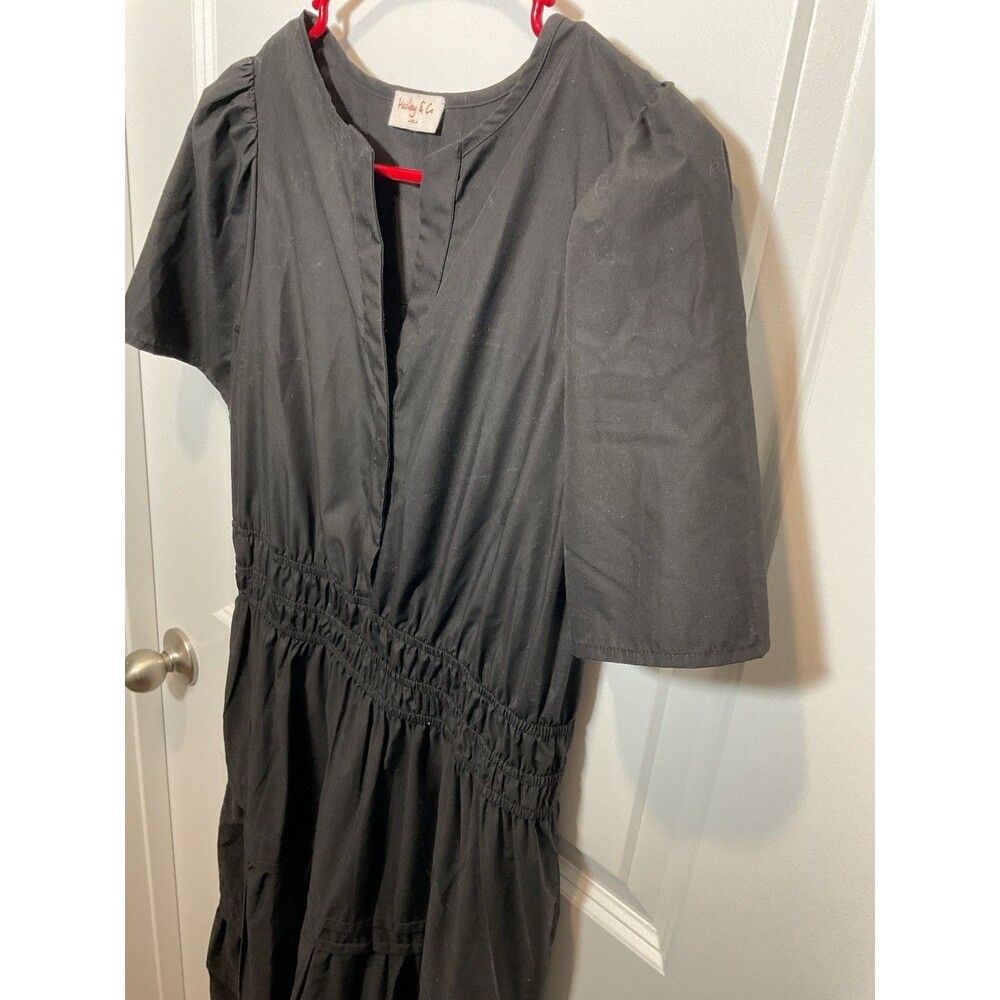 Hailey & Co Black Short Sleeve Smocked Waist Tiered Midi Dress Medium M Simple